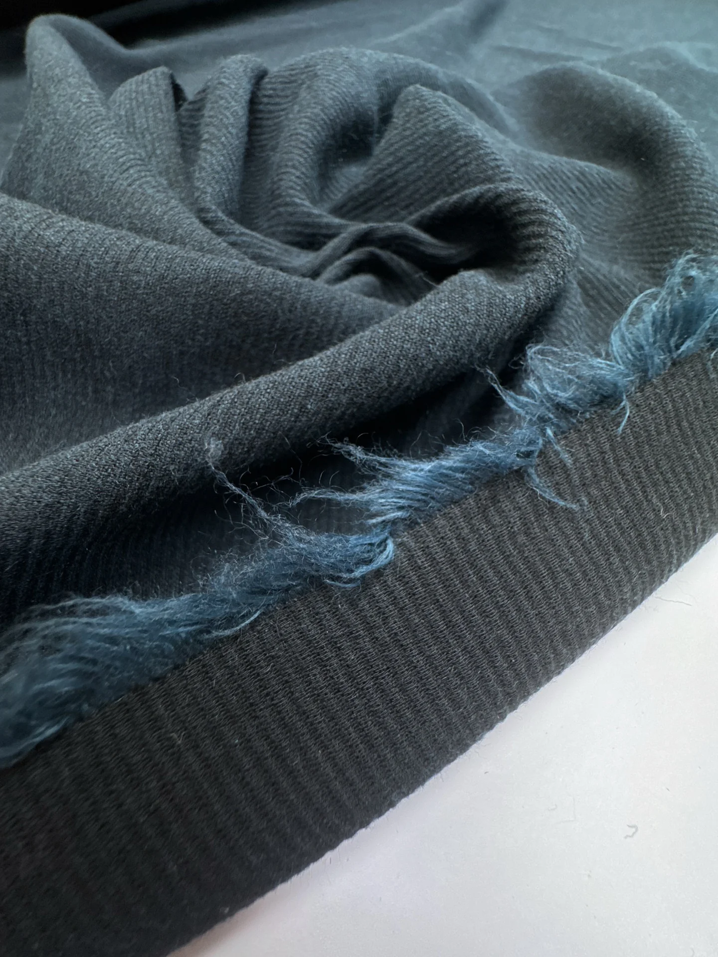 Itališkas mėlynos-juodos spalvos medvilnės tvilas - Image 2