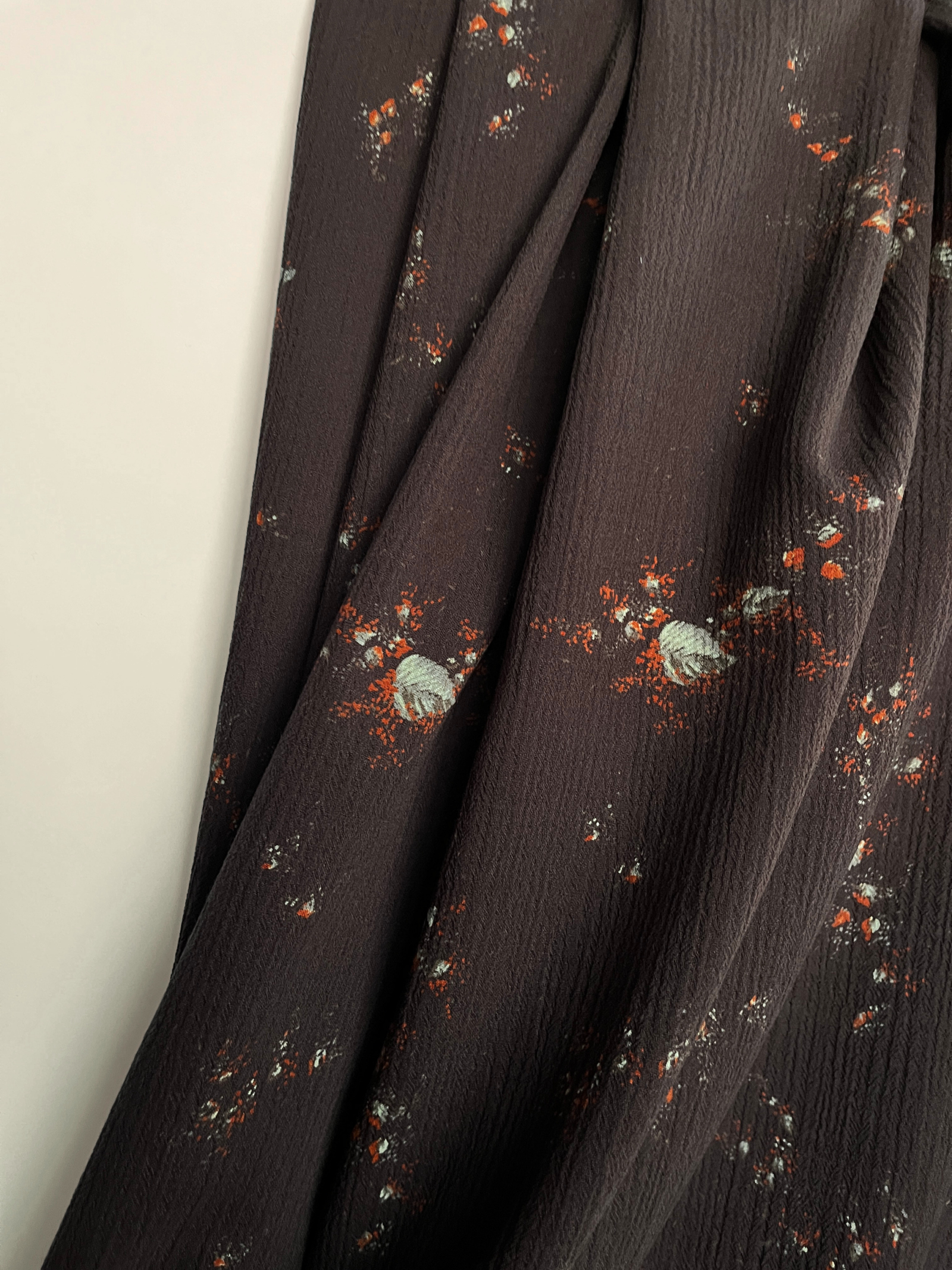 Itališkas vilnos gėlių raštų audinys